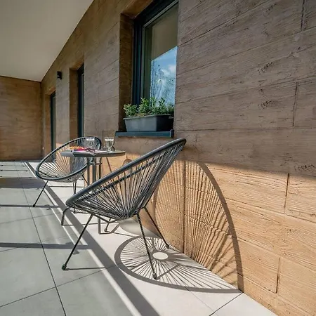 New & Cozy By The Park Apartamento